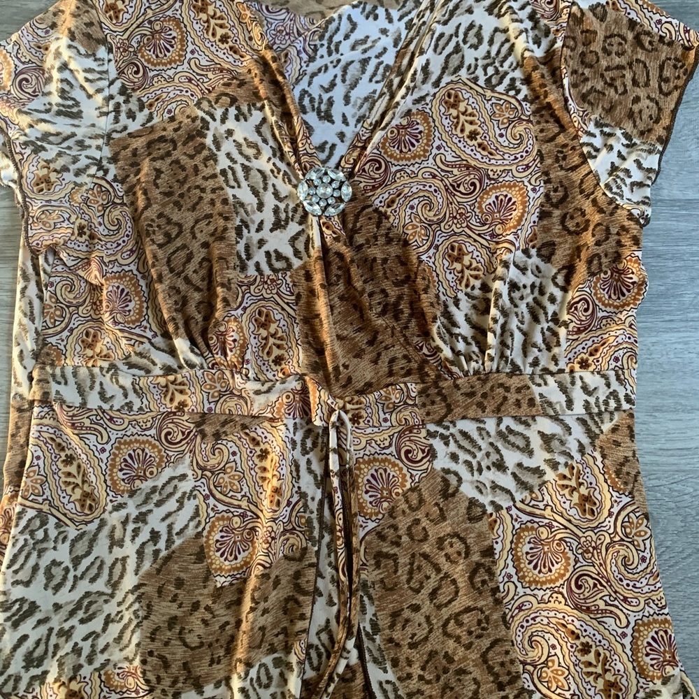 Beautiful Multi Patterned Top !! - Picture 3 of 7